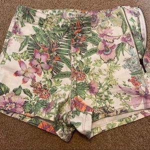 Floral short shorts! Love fire brand size 00